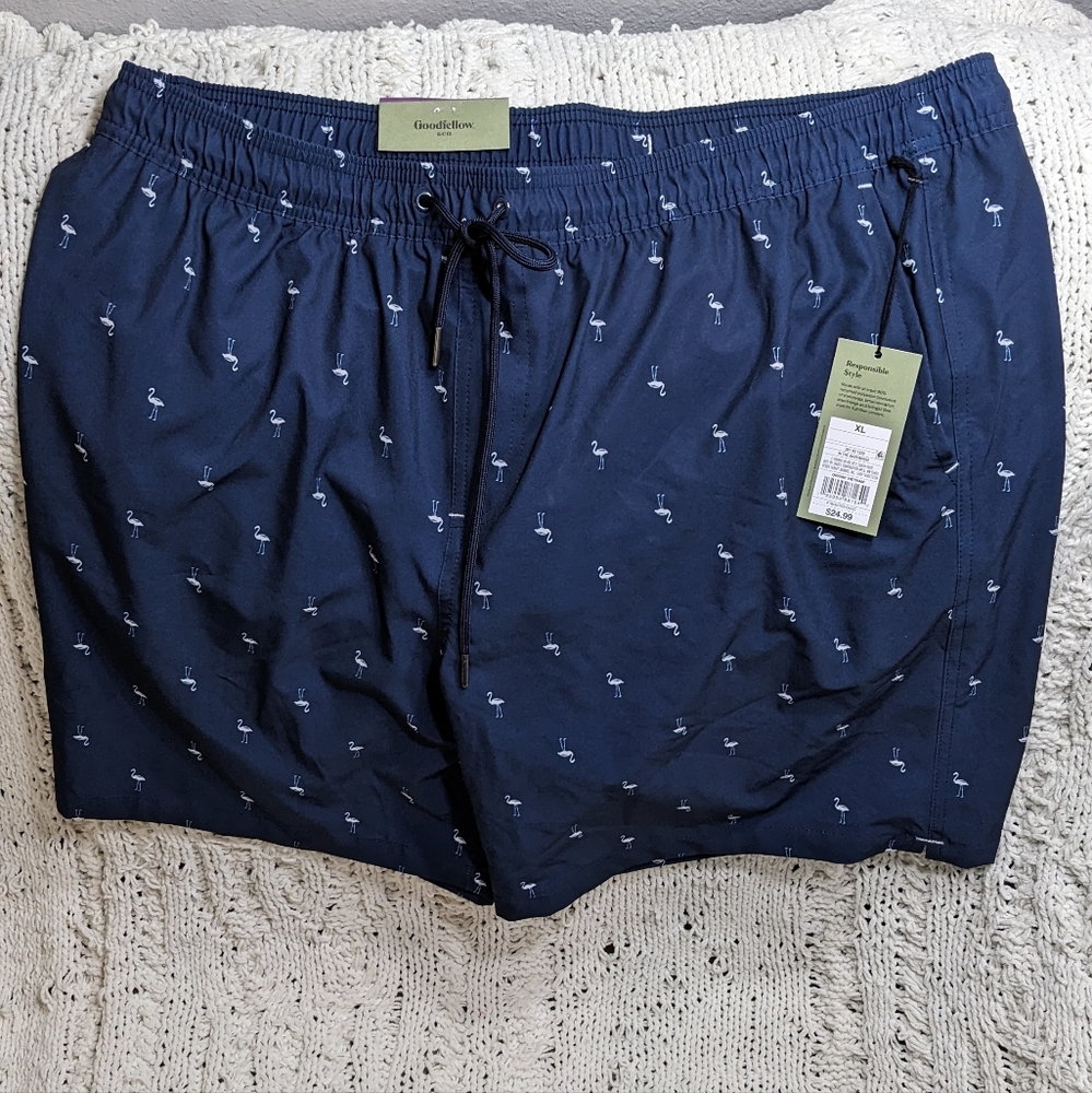 NWT Goodfellow & Co XL Swim Trunks 7 inch Inseam, Navy with White Flamingos